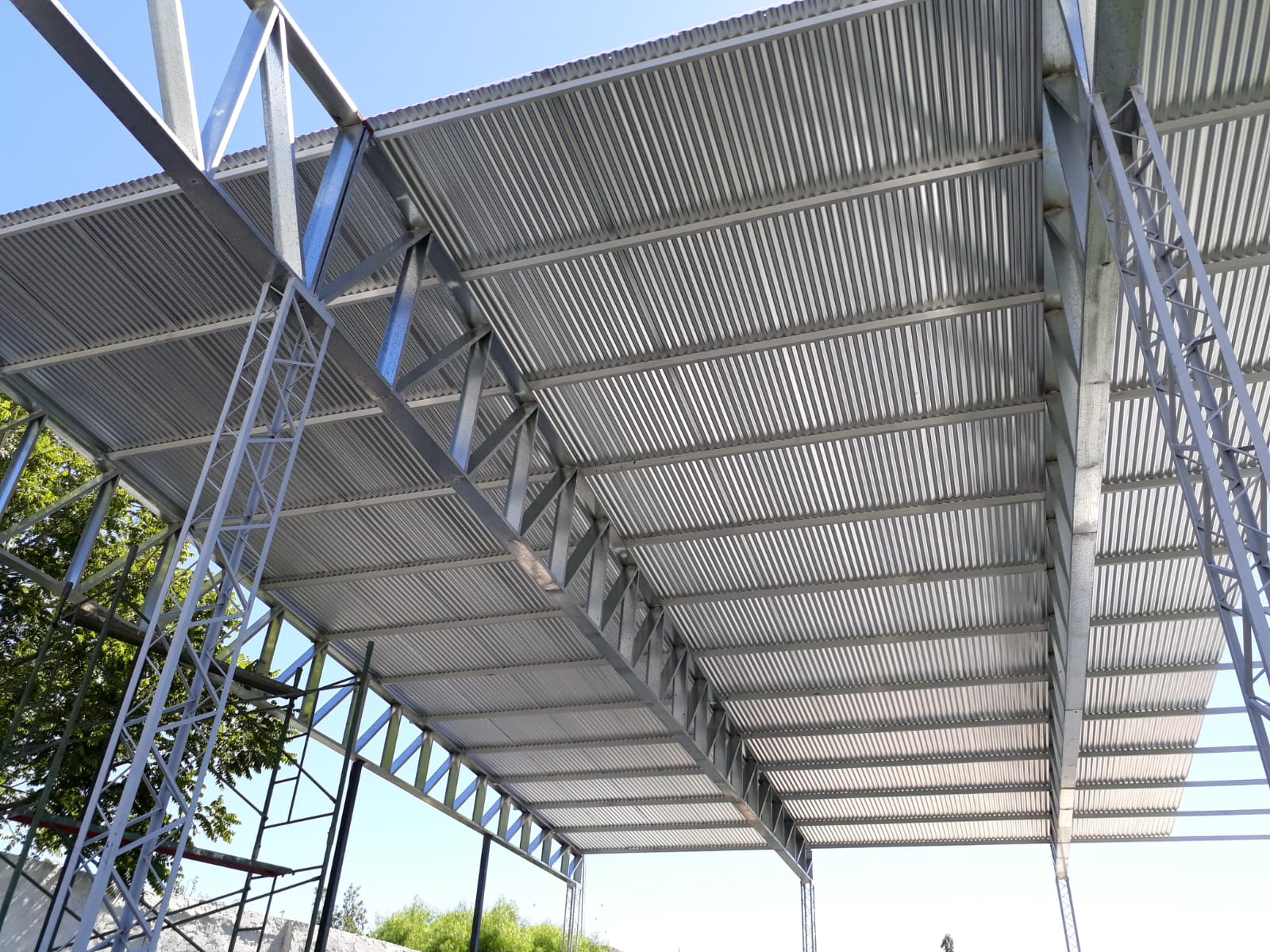 Galpón de producción con ventilación