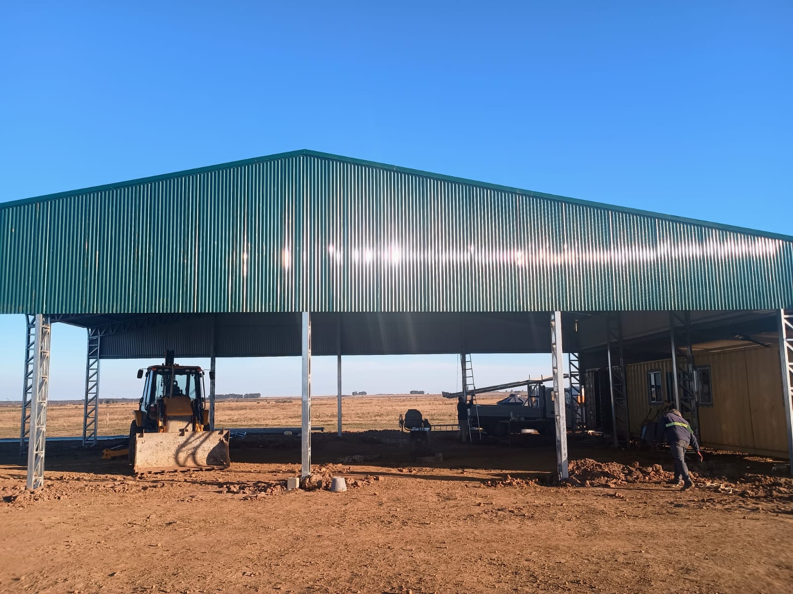Galpón semiabierto galvanizado para maquinaria