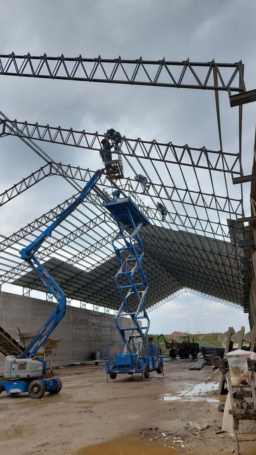 Montaje de galpón de depósito en obra